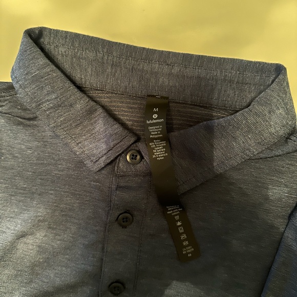 *LIKE NEW* Lululemon Long Sleeve Polo Shirt - Navy Size Medium - Picture 2 of 3